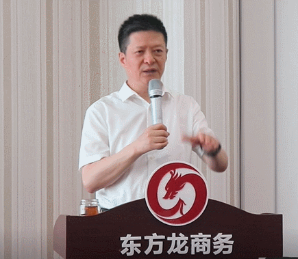 東方龍商務(wù)集團(tuán)舉行年中工作會(huì)議及干部述職報(bào)告，正式啟動(dòng)“夏季攻堅(jiān)”服務(wù)競(jìng)賽！
