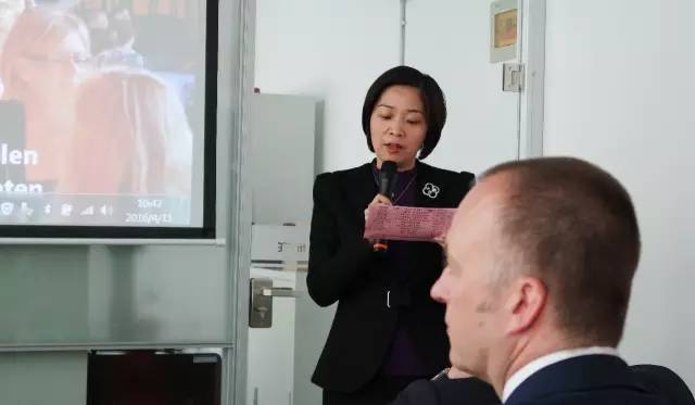 德國(guó)烏波塔爾市市長(zhǎng)約翰內(nèi)斯·斯拉維奇博士一行來訪上海東方龍商務(wù)國(guó)際平臺(tái)舉行“烏波塔爾投資洽談會(huì)”