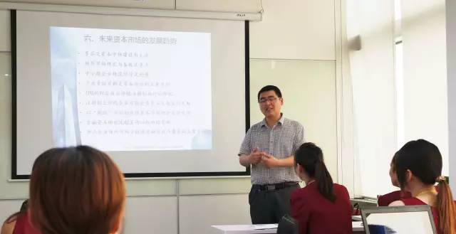東方龍商務堅持每月首日封閉培訓，精心打造高績效專業委托招商團隊