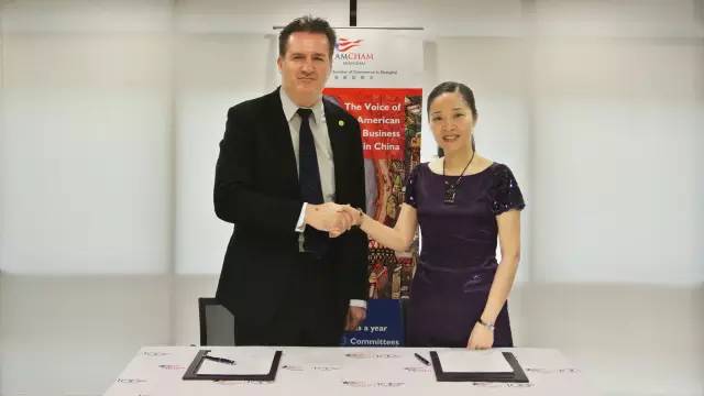 東方龍商務(wù)與美國(guó)商會(huì)正式簽訂戰(zhàn)略合作協(xié)議，深度展開(kāi)全方位合作