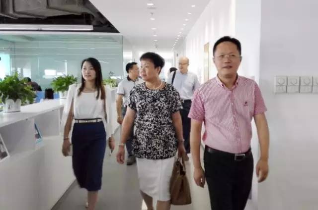 東方龍商務陪同寧波甬嘉恒業集團實地考察全球性跨境電商投資選址項目，推動雙方項目合作