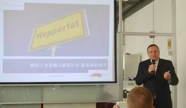 德國(guó)烏波塔爾市市長(zhǎng)約翰內(nèi)斯·斯拉維奇博士一行來訪上海東方龍商務(wù)國(guó)際平臺(tái)舉行“烏波塔爾投資洽談會(huì)”