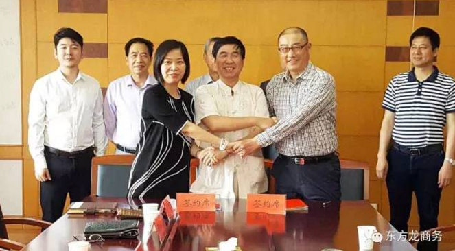 陪同通用航空投資選址項目方考察江蘇金湖，達成合作共識，三方共同簽訂投資意向協(xié)議