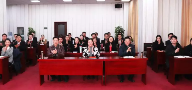 【評估會】東方龍商務舉行項目評估會，25個優(yōu)質(zhì)項目經(jīng)評估可對接政府園區(qū)，6個全國布點項目涵蓋戰(zhàn)略新興產(chǎn)業(yè)