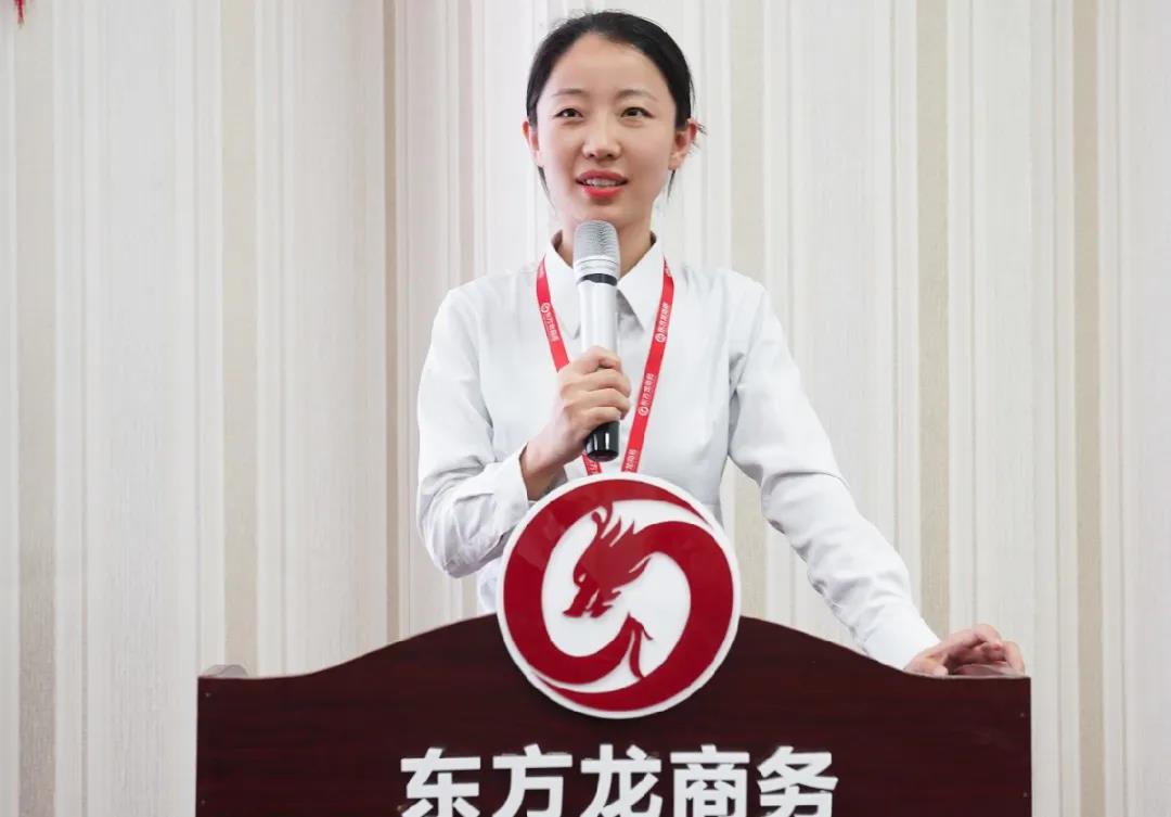 東方龍商務(wù)集團(tuán)舉行年中工作會(huì)議及干部述職報(bào)告，正式啟動(dòng)“夏季攻堅(jiān)”服務(wù)競(jìng)賽！