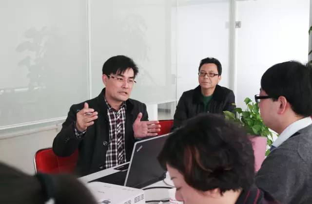 東方龍商務(wù)成功舉行腫瘤治療儀投資選址項(xiàng)目的政府對接會及投資對接會