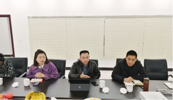 陪同政府園區(qū)對接考察聚合物鋰離子電池投資選址項目，明晰合作事宜，推進項目落實
