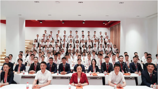 專業委托招商引資團隊+四輪驅動，為政企客戶提供全程精準服務