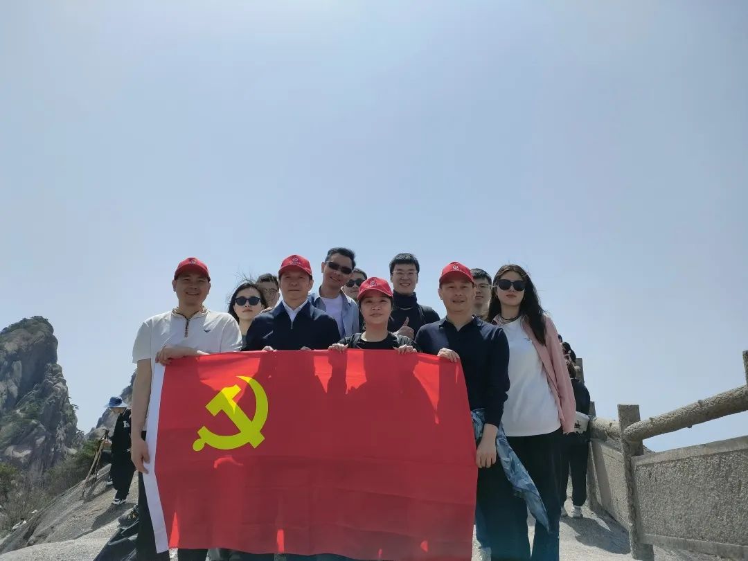 東方龍商務(wù)與春天有個約會！集團100余人赴安徽黃山“團建”，太嗨了！“奔跑二季度”——我們準備好了！