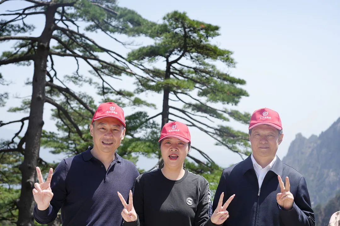 東方龍商務(wù)與春天有個約會！集團100余人赴安徽黃山“團建”，太嗨了！“奔跑二季度”——我們準備好了！