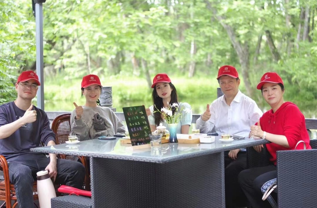 東方龍商務(wù)與春天有個約會！集團100余人赴安徽黃山“團建”，太嗨了！“奔跑二季度”——我們準備好了！