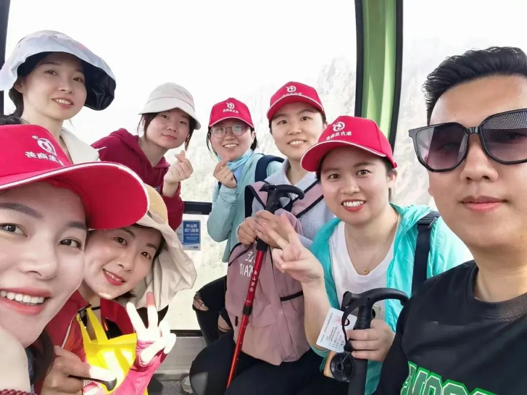 東方龍商務(wù)與春天有個約會！集團100余人赴安徽黃山“團建”，太嗨了！“奔跑二季度”——我們準備好了！