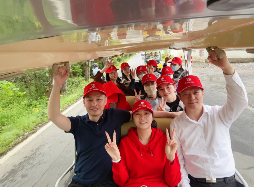 東方龍商務(wù)與春天有個約會！集團100余人赴安徽黃山“團建”，太嗨了！“奔跑二季度”——我們準備好了！