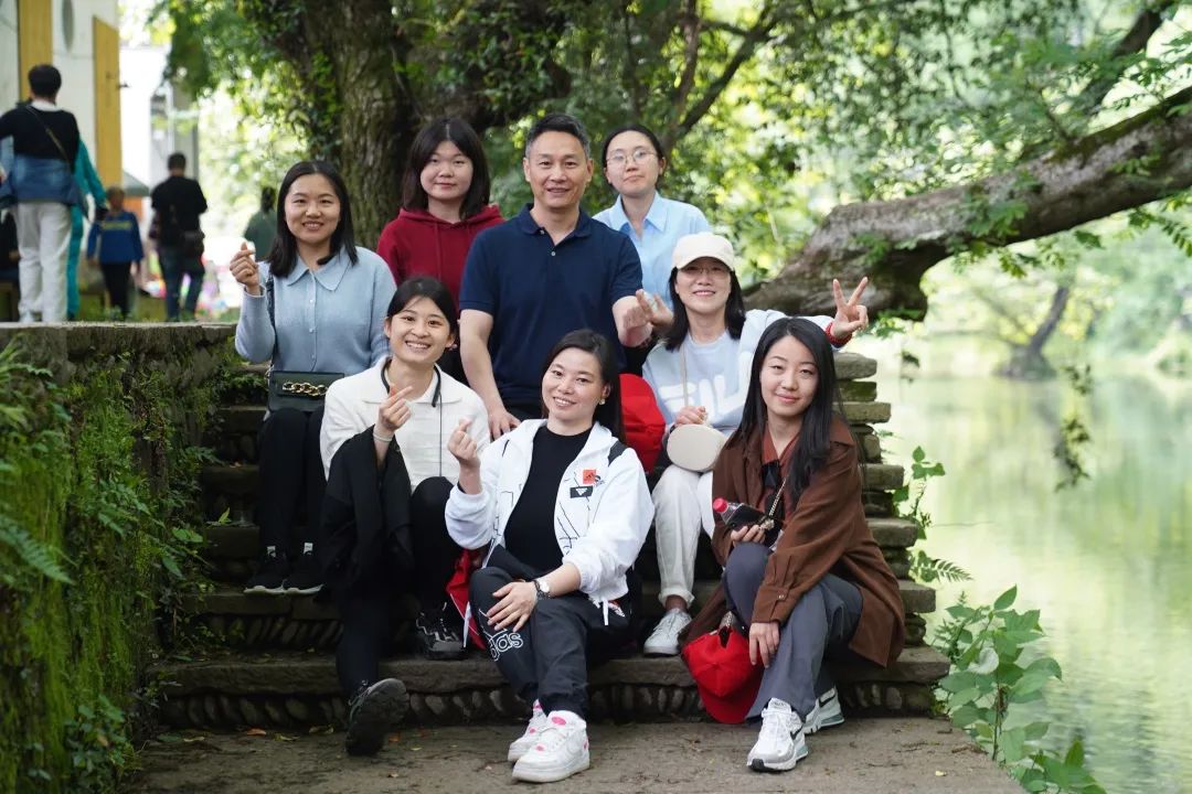 東方龍商務(wù)與春天有個約會！集團100余人赴安徽黃山“團建”，太嗨了！“奔跑二季度”——我們準備好了！