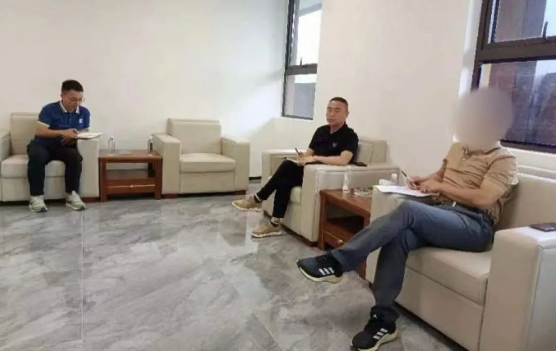 細分行業龍頭企業！光源顯示材料投資選址項目方考察四川某地方政府