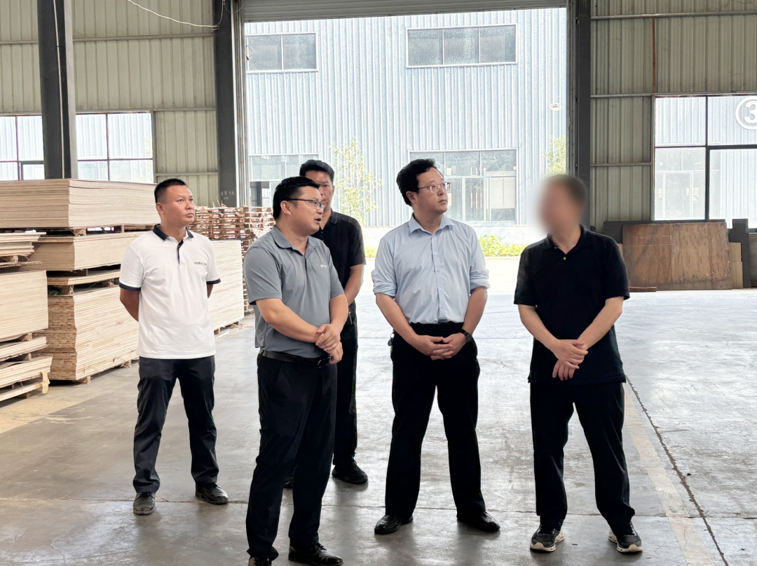 打破技術壁壘！行業領先板材膠粘劑生產擴建投資選址項目方反向考察廣西某地方政府