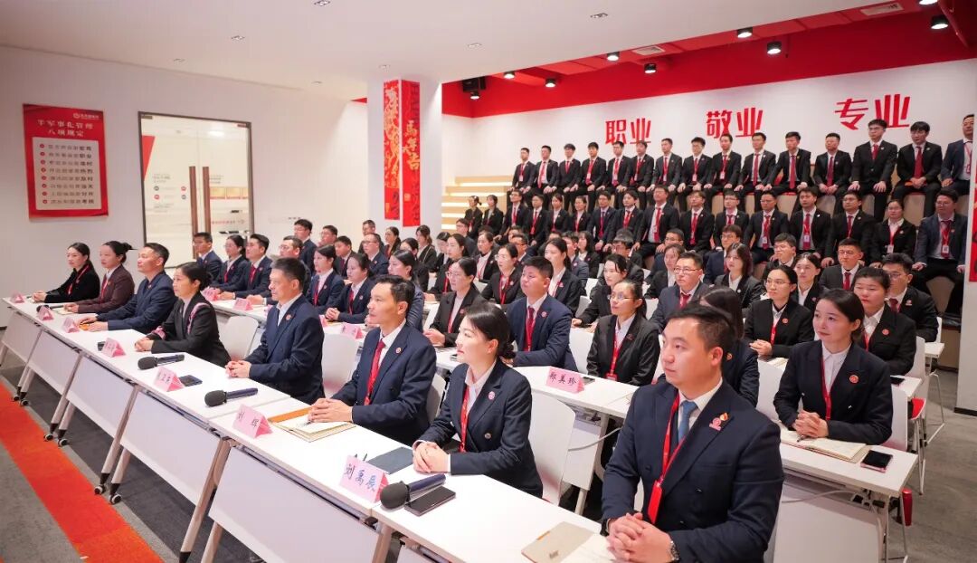 騏驥騰霄，轉型拓新！上海東方龍商務科技集團舉行2025年度總結表彰暨2026年目標責任書簽訂大會