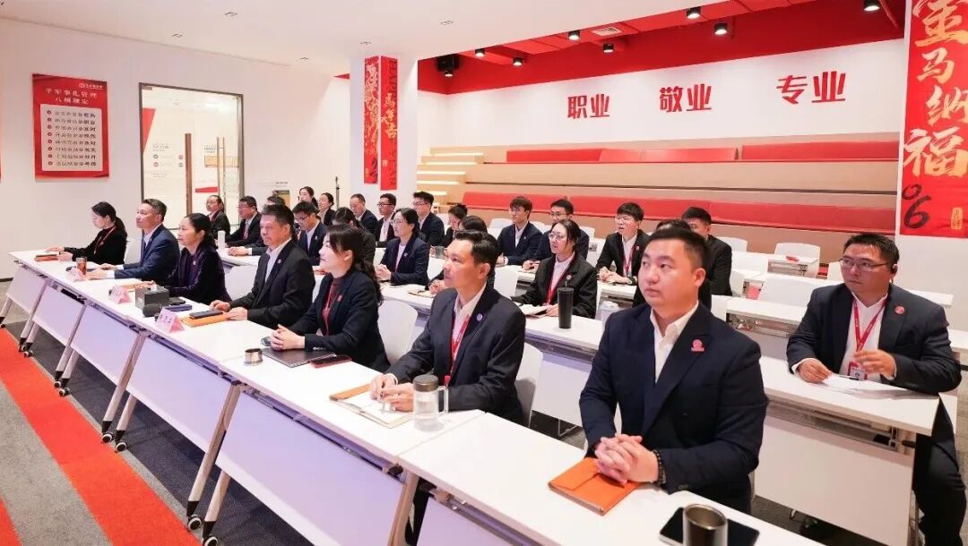 錨定戰(zhàn)略航向，奮楫多元新程！上海東方龍商務(wù)科技集團(tuán)召開經(jīng)理級(jí)以上干部會(huì)議，全面部署二季度攻堅(jiān)行動(dòng)