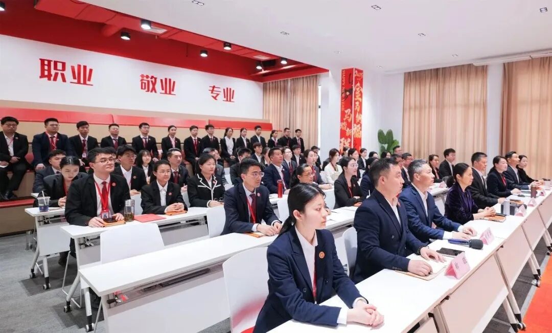 上海東方龍商務科技集團召開一季度“開門紅”總結表彰暨“奔跑二季度”競賽總動員