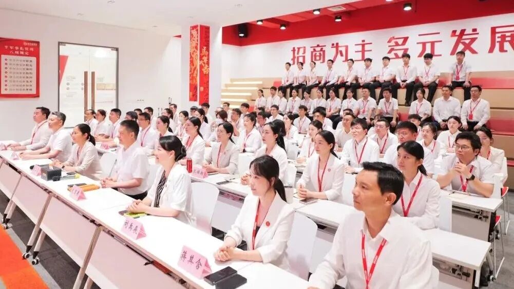 上海東方龍商務(wù)科技集團(tuán)召開干部會(huì)議暨“奔跑二季度”總結(jié)表彰、“迎戰(zhàn)三季度”競賽動(dòng)員會(huì)！