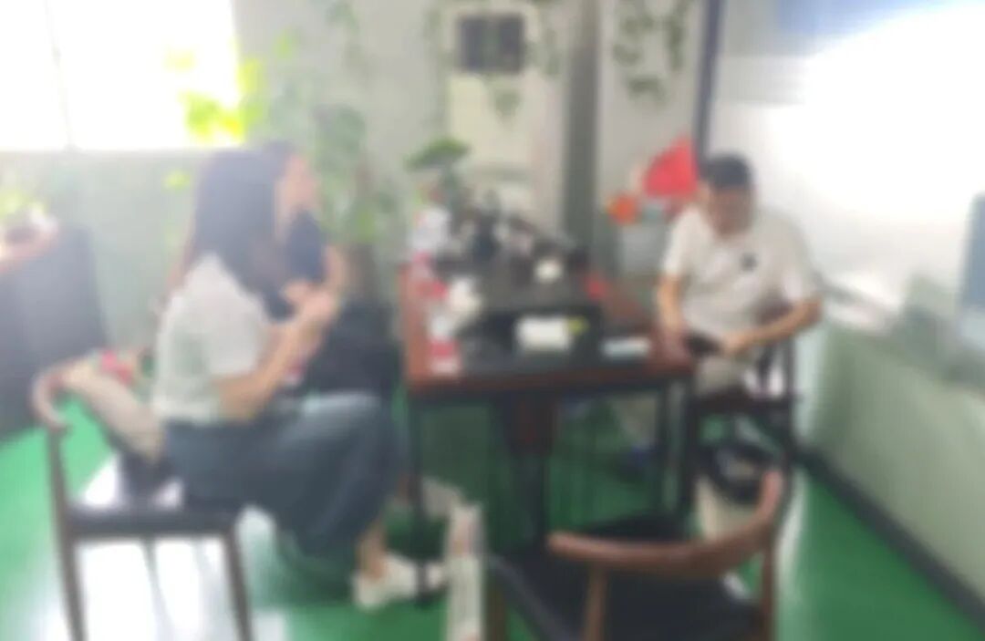 助推電子信息產(chǎn)業(yè)強(qiáng)鏈補(bǔ)鏈！廣東某地方政府實(shí)地對(duì)接智能顯示屏生產(chǎn)擴(kuò)建投資選址項(xiàng)目